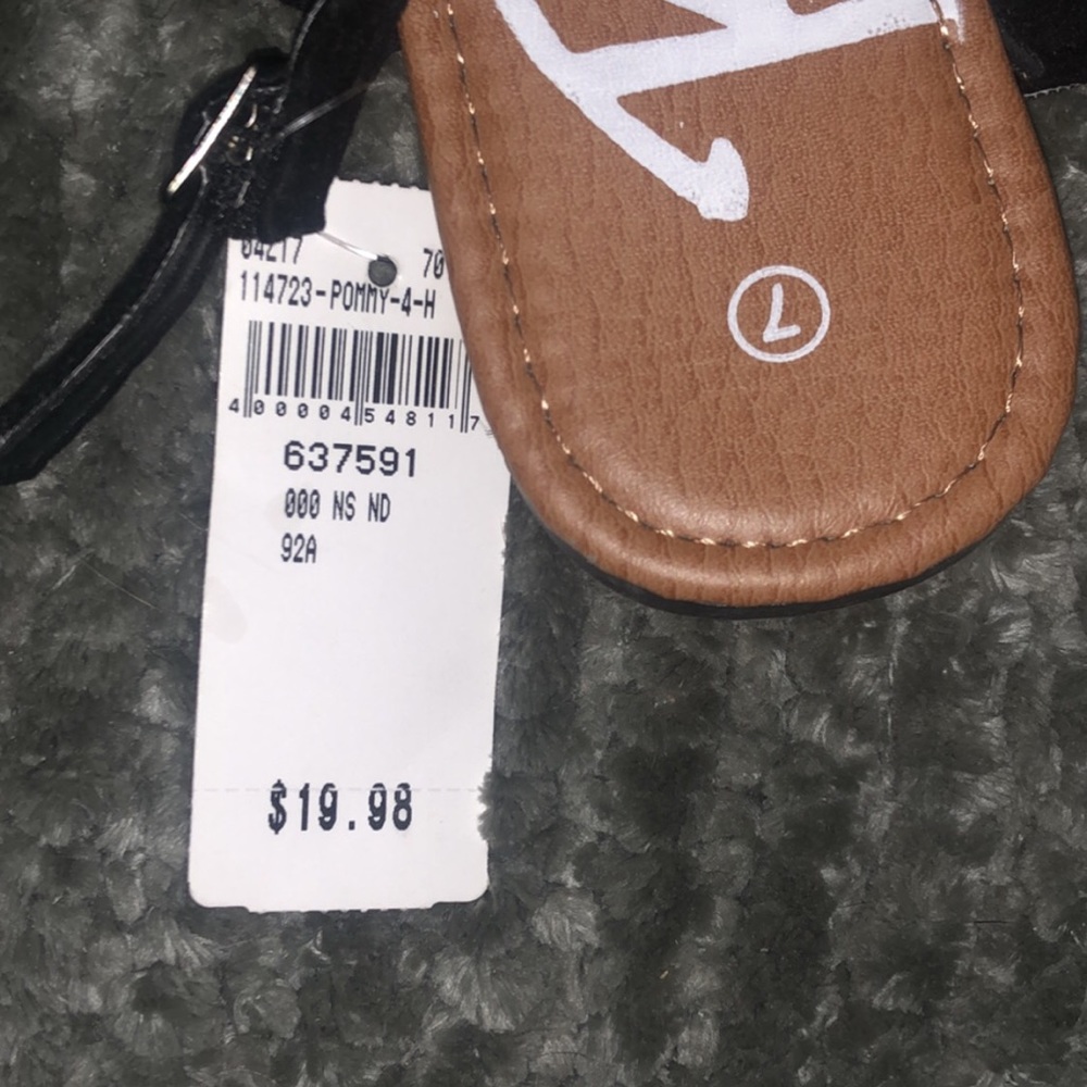 Sandals - Picture 2 of 3